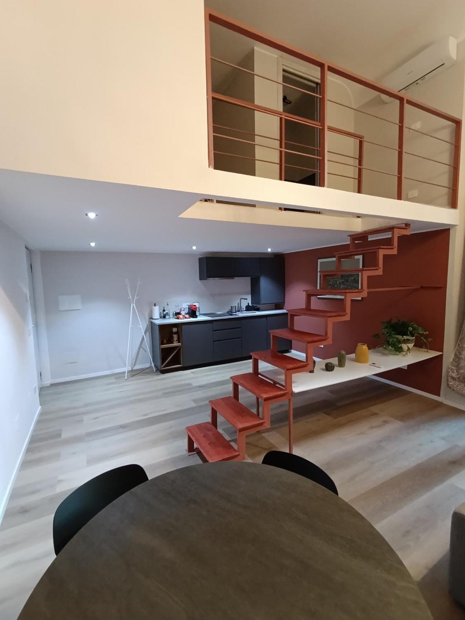 Cozy Design And Balcony Apartment Genoa